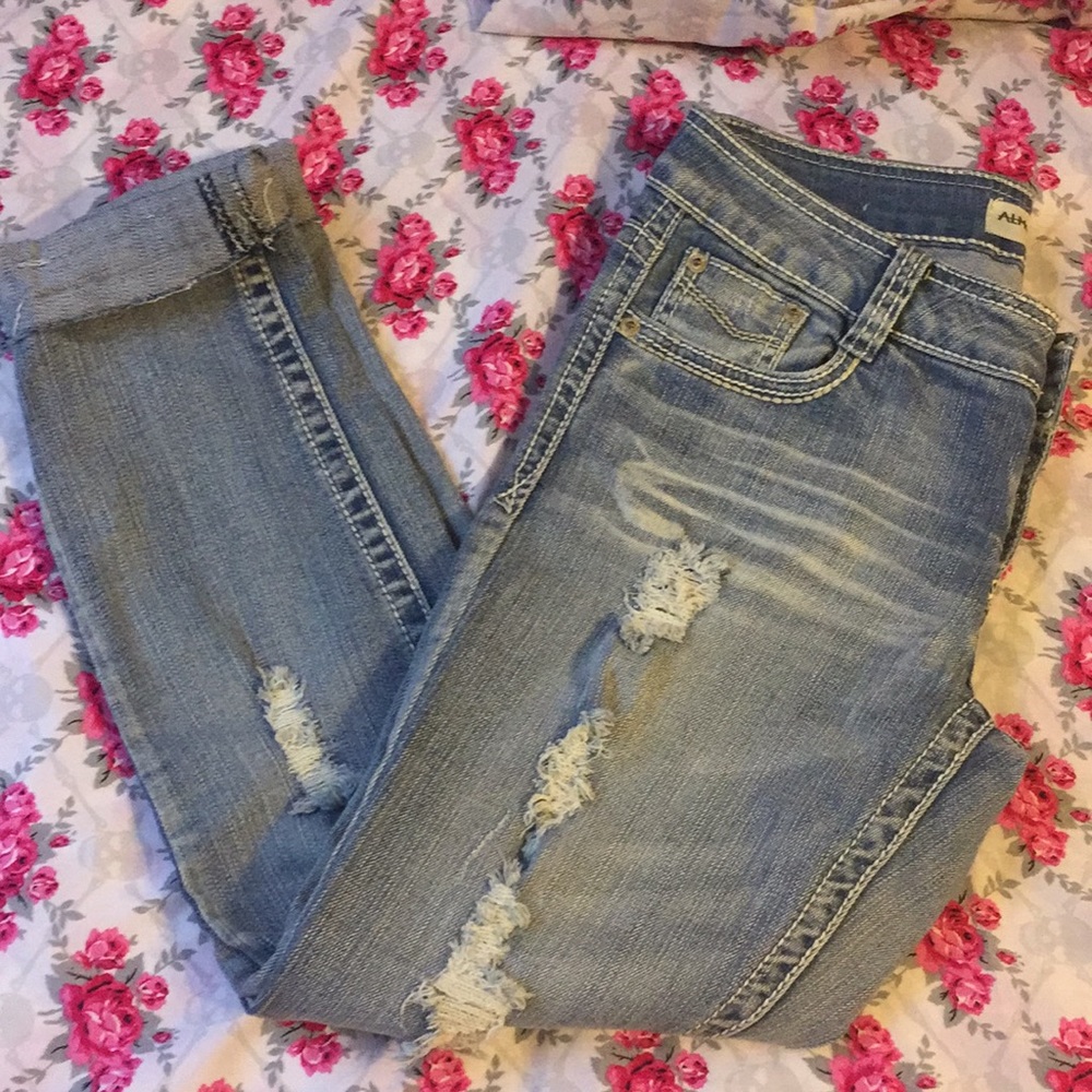 Light Distressed Crop Jeans